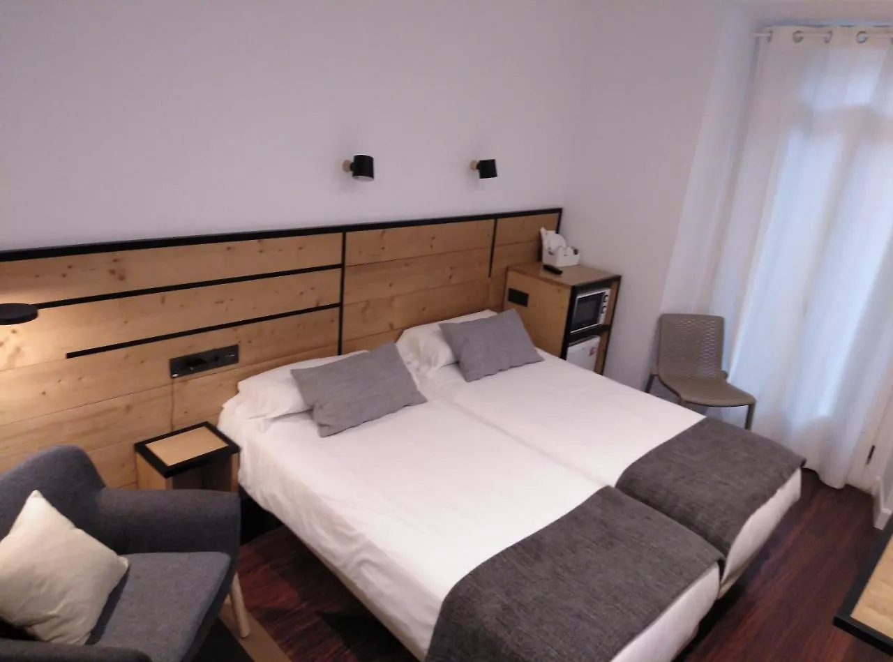 Pension La Perla San Sebastian 2*,  Spain